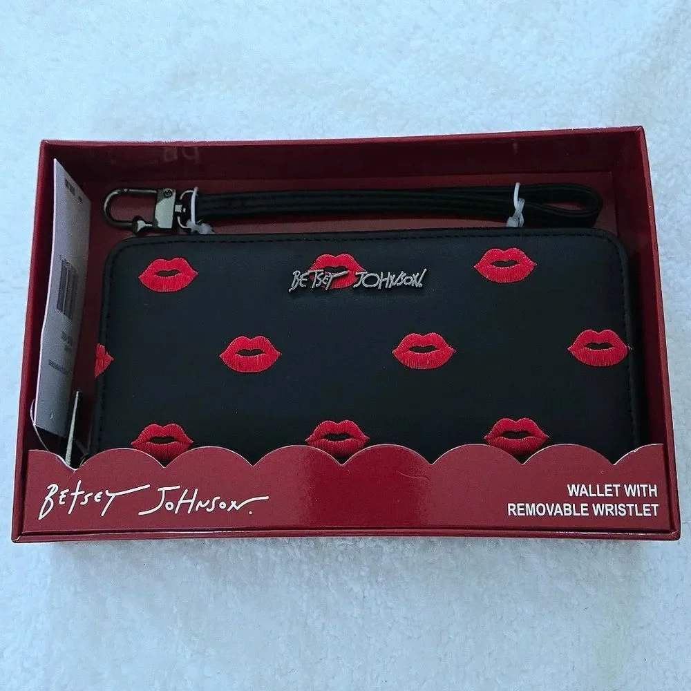 Betsey Johnson Embroidered🪡 Red Lips💋 Zip Around Wristlet - NIB